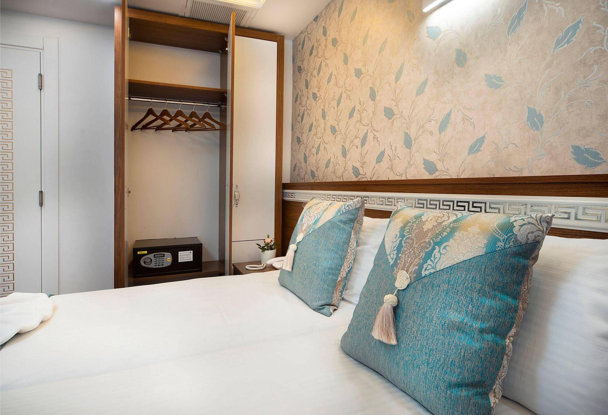 Lika Hotel Istanbul Exterior photo